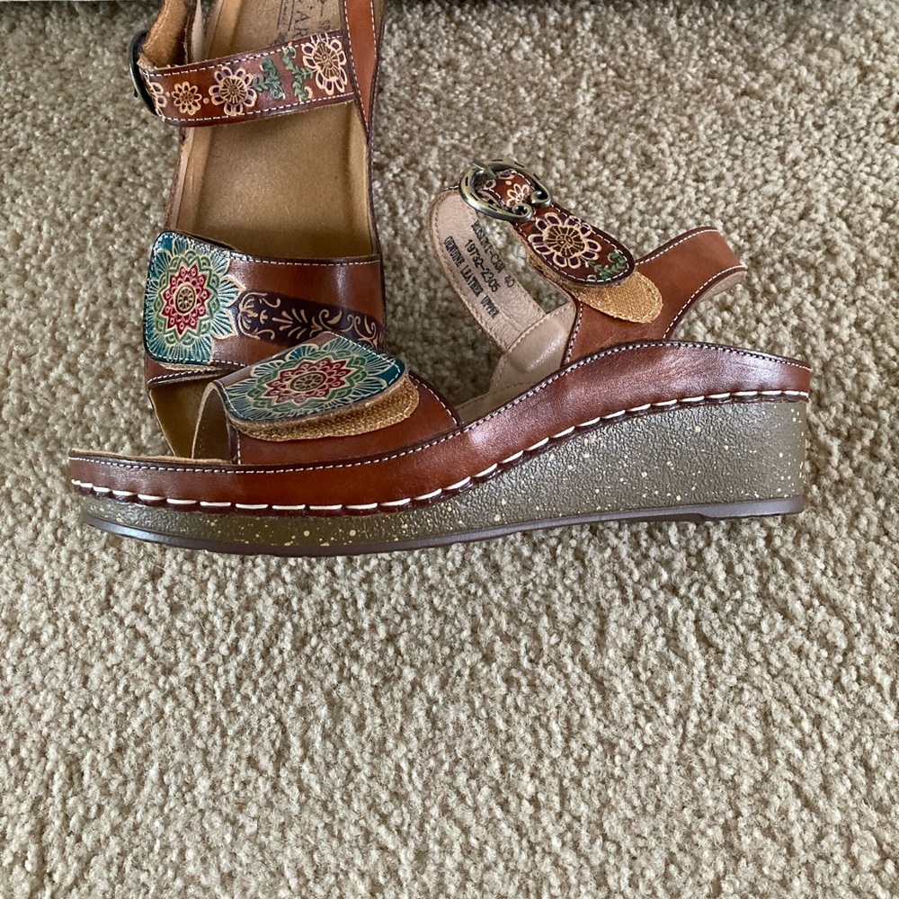 L'Artiste by Spring Step Floral Brown Sandals - Picture 2 of 4